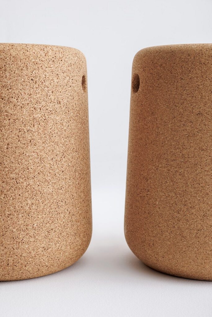 Bob stool eye-to-eye